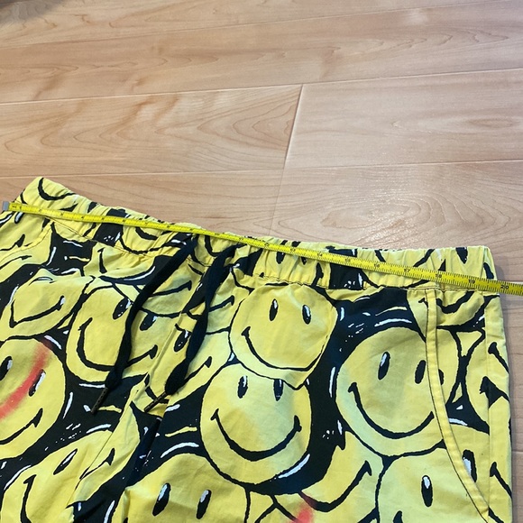 Chinatown Market Smiley Flame Shorts - Picture 5 of 6